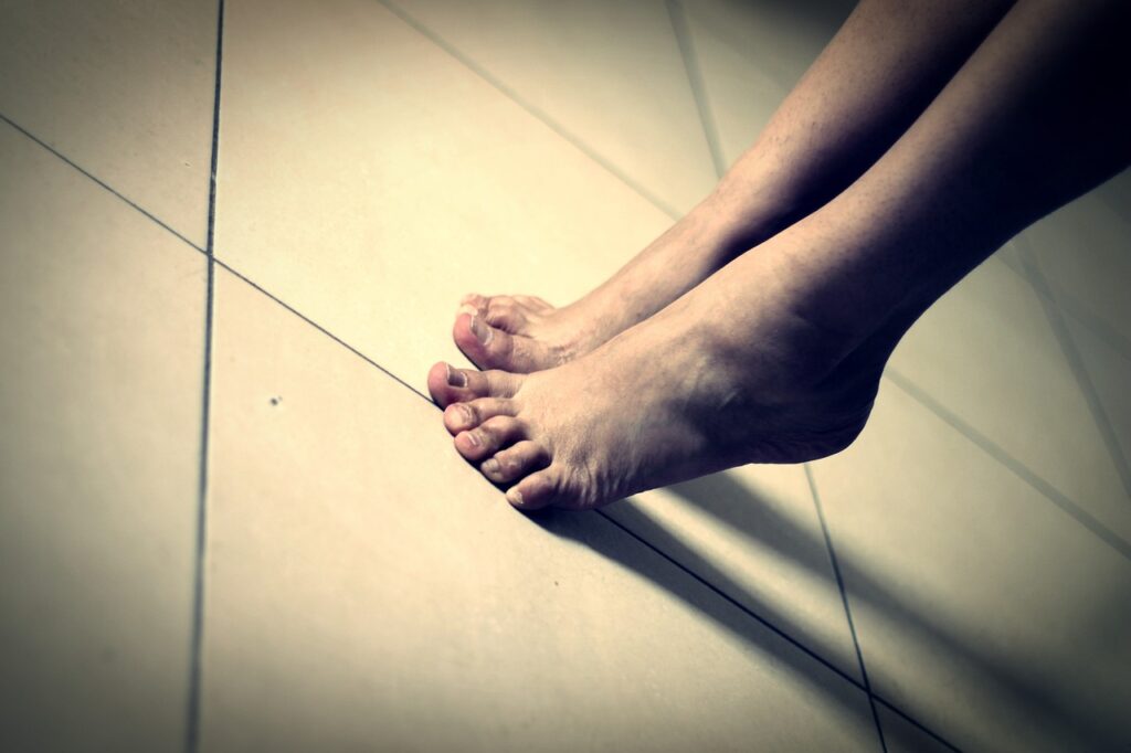 feet, toe, human body-70573.jpg